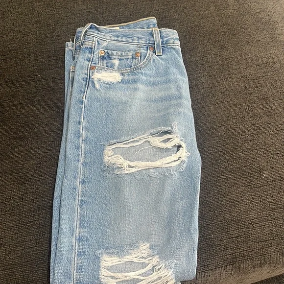 Women’s Levi jeans - Picture 4 of 5
